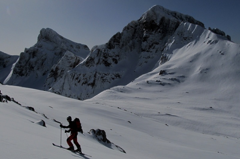 Bastones de esquí de montaña, una pieza vital tanto en la subida como en la  bajada 